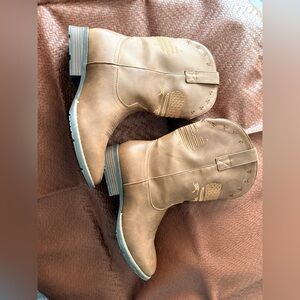🔥 Brand New Tan Cowboy Boots – U.S. Flag & Star Embroidery! 🤠🇺🇸